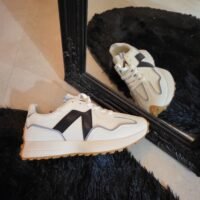 Baskets Blanches à Détails Noirs – Modèle : "Melya"